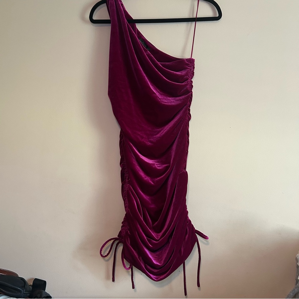 House of Harlow 1960 Velvet Ruched One Shoulder Midi Dress small Burgundy Luxe